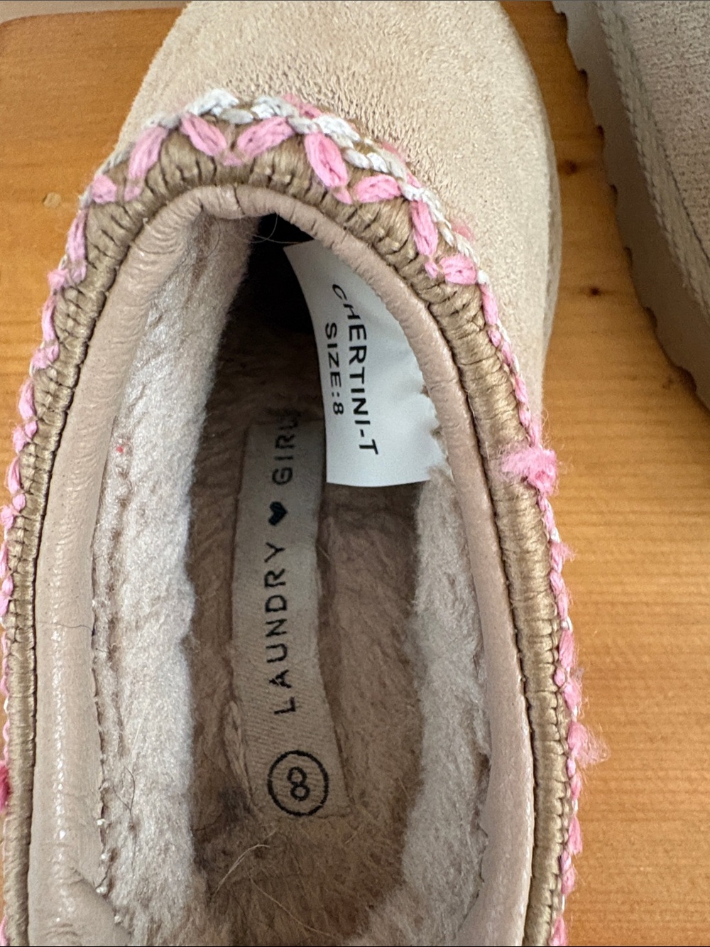Slippers - Picture 3 of 5